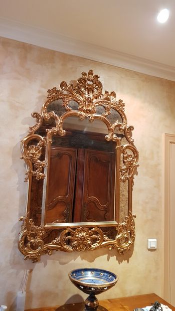 null Mirror in glass and gilded paste with rocaille foliage decoration 

Louis XV...