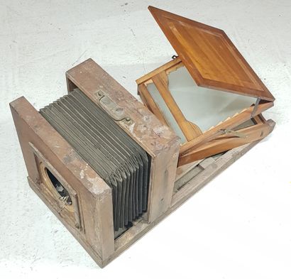 null Element of a photographic camera (average condition)

A wooden viewer is at...