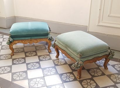 null Pair of Regency style stools in carved and gilded wood decorated with cartouches...