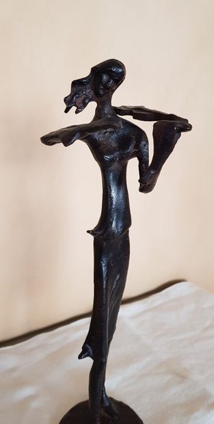 null 20th century school

Young violinist studying

Bronze with brown patina

Height...
