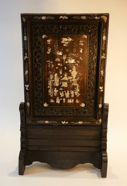 null CHINA or INDOCHINA

Rectangular rosewood and mother-of-pearl inlaid scholar's...