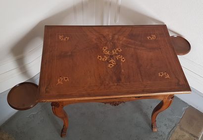 null Regency style table, the base in moulded natural wood finished with sabots,...