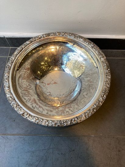 null Large silver plated bowl on a pedestal

Diameter 31 cm