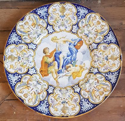 null NEVERS

Large dish decorated with a historiated scene around 1900