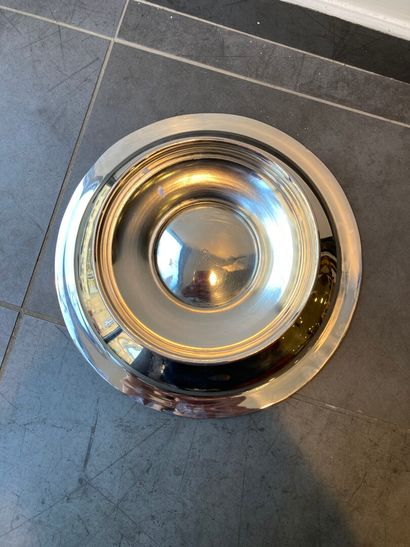 null Large silver plated bowl on a pedestal

Diameter 31 cm