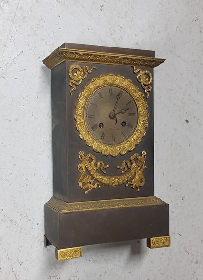 null Pendule borne en acier et bronze doré XIXème siècle

Haut. : 31 cm Larg. : 18...