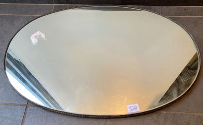null Oval table top with mirror background on wooden core, silver frame

52 x 35...