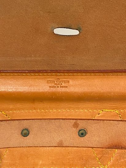 null LOUIS VUITTON

Sac " Steamer bag " 45 cm en toile monogram et cuir naturel,...