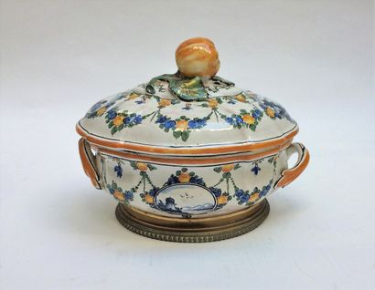 null Lot of various ceramics :

Shaped pieces in the taste of NEVERS

Porcelain:...