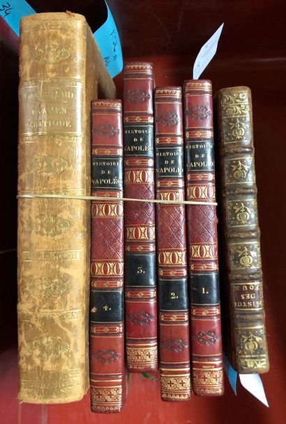 null Lot of bound or paperback books, old and modern

(Photo not contractual)