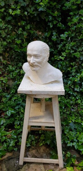 null Jean-Pierre MAURY (1932 - 2021)

Buste d'homme à la barbe

Plâtre

Haut. 36...