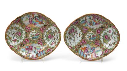 null CHINE, Canton - XIXème siècle

Deux coupes ovales polylobées en porcelaine émaillée...