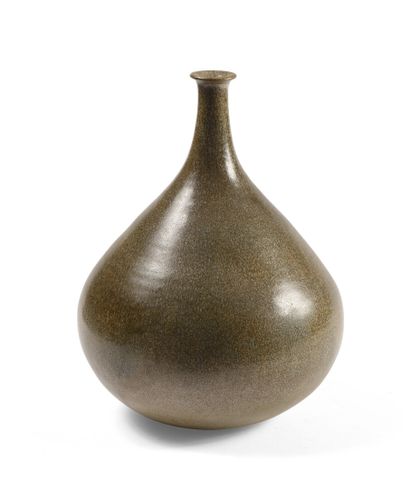 null ASIE du Sud-Est

Vase piriforme en grès porcelaineux à couverte flammée gris-brun

Haut....