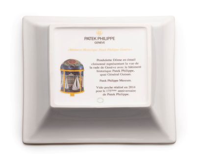 null PHILIPPE PATEK-LIMOGES

Vide-poche en porcelaine de LIMOGES de forme carrée,...