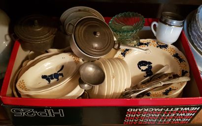 null Strong lot of earthenware and porcelain including

Parts of table and cake service,...