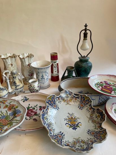 null Strong lot of various ceramics including regional earthenware (plates, platerie,...
