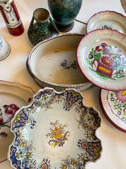 null Strong lot of various ceramics including regional earthenware (plates, platerie,...