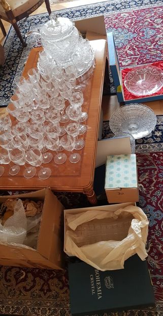 null Important lot of Bohemian glassware and crystal including :

Vases, bowls, stemmed...