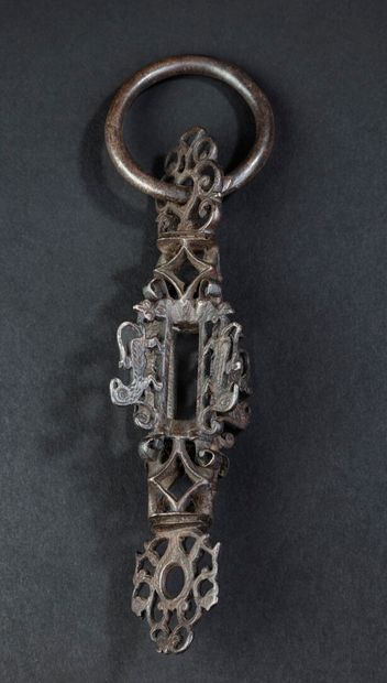 null Attache en fer forgé 

XVIIème - XVIIIème siècle

Haut. totale : 12 cm