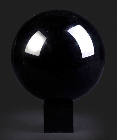 null Boule de voyance en cristal noir, sur socle laiton

Haut. 28 - Diam. 20 cm