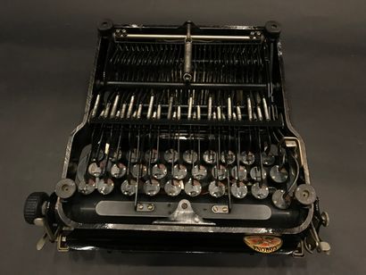 null Lot de 3 machines à écrire américaines :

- Machine à écrire Hammond 12, vers...