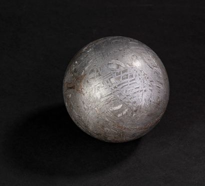 null Sphère de météorite métallique Seymchan découverte en Russie, les structures...
