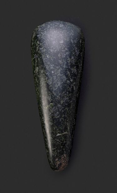 null Hache de péridotite polie de Papouasie-Nouvelle-Guinée

Ancienne collection...