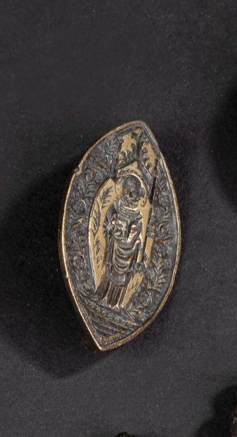 null Sceau mandorle gothique

Sceau d'un évêque en bronze gravé et ciselé en forme...