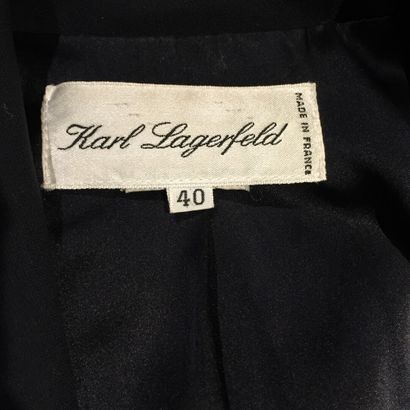 null KARL LAGERFELD Made in France

Lot comprenant deux tailleurs pantalons :

-...
