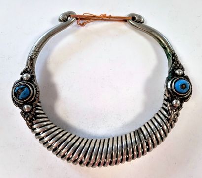 null Important collier torque en métal, Asie Centrale, Afghanistan, XXe siècle

En...