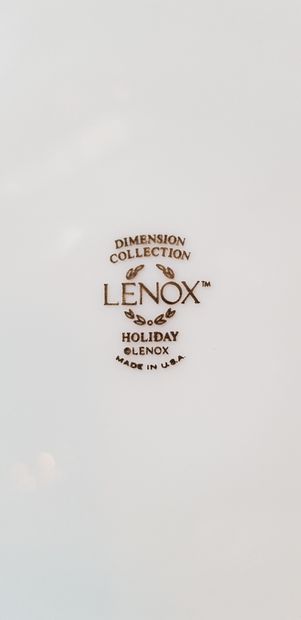 null LENOX U.S.A

Partie de service de table de Noël modèle Holiday à décor de houx...