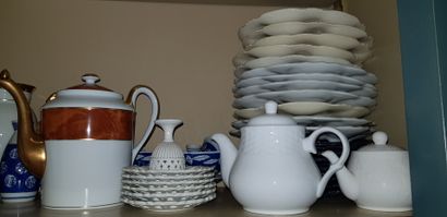 null Fort lot de faïences et porcelaines comprenant partie de service thé café dont...