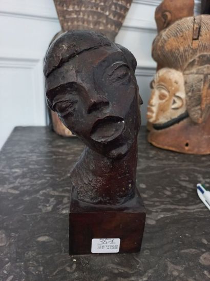 null Georges OUDOT (1928-2004)

Tête de jeune fille au catogan

Groupe en bronze...