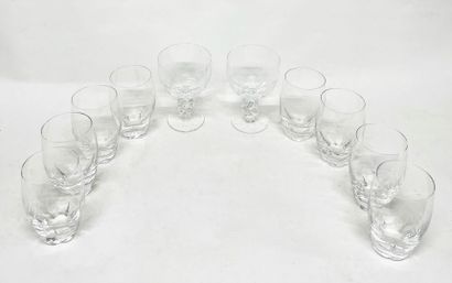 null LALIQUE

Huit verres à whisky en cristal modèle HIGHLAND

Haut. 13,5 cm



On...