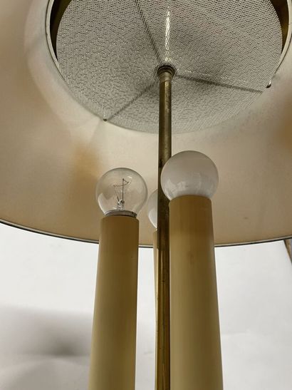 null Frederick COOPER Lamps

Lampe bouillotte à trois lumières en laiton

Haut. 70...