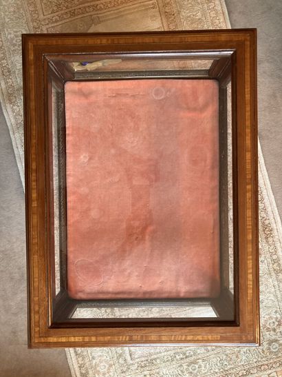 null Petite table en bois de placage formant vitrine style Louis XVI vers 1900

Haut....