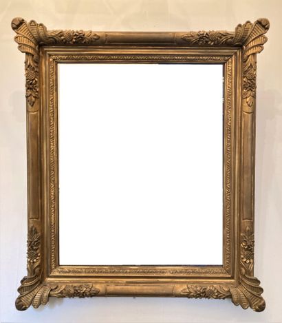 null Miroir en bois et stuc dorée de style Régence

96 x 83,5 cm