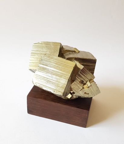 null Cristal de Pyrite

Haut. 12 - Long. 18 - Prof. 19 cm