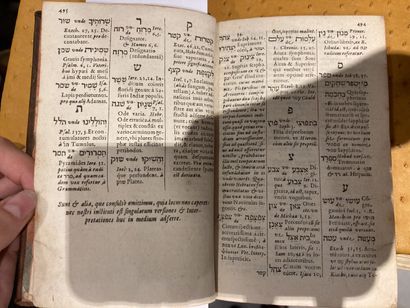 null Dictionnaire Hébreux / Latin porte une date 1588