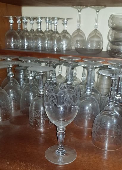 null Lot de verreries comprenant vases, flambeaux, verres à vin du Rhin, partie de...