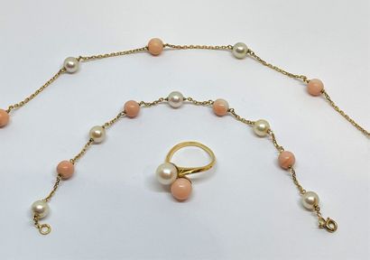 null Petite parure en or jaune, chaîne avec alternance de perles de culture, perles...