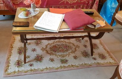 null Petite table en bois de placage formant vitrine style Louis XVI vers 1900

Haut....