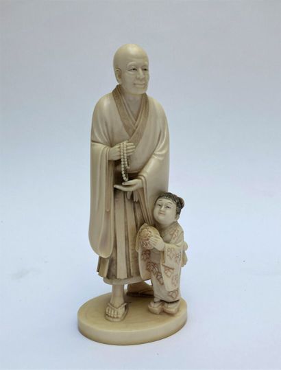 null JAPON

Okimono en ivoire monobloc représentant un moine bouddhiste debout tenant...