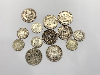 null Fort lot de pièces argent comprenant :

39 pièces de 10 frs

12 pièces de 50...