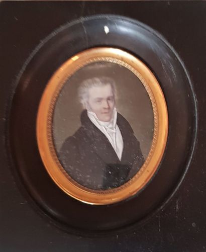 null Portrait d'homme en redingote dans un cadre à vue ovale

Début du XIXème si...
