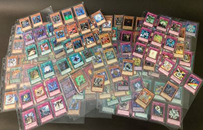 null YU-GI-OH 
Classeur de plus de 400 cartes hologrammes en anglais de divers série...