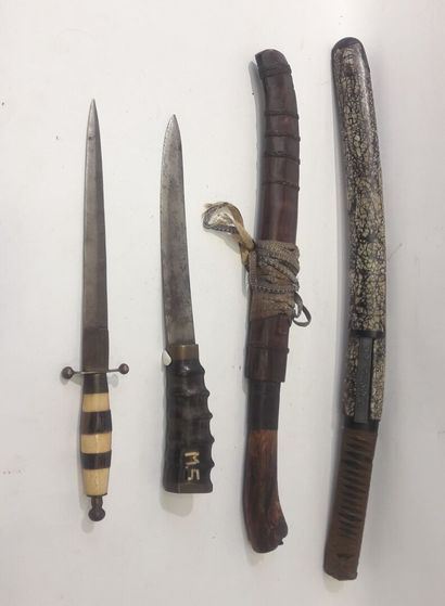 null JAPAN Wakisachi with its knife (tsuba missing) 
An Indonesian Dao and two knives...