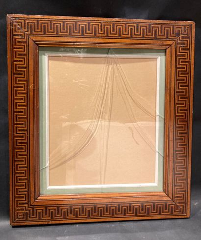 null Suite of three frames in natural wood with inlaid Greek decoration
57.5 x 51.5...