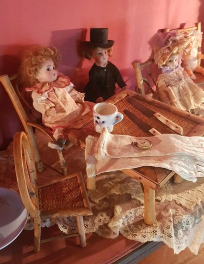 null Doll accessories, dinettes, miniature furniture