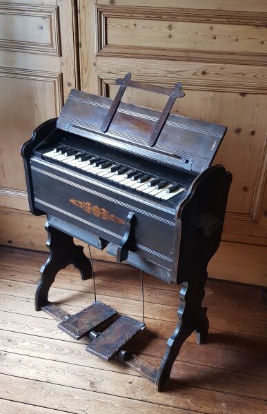 null Boyd Ltd London player piano, black stained wood case